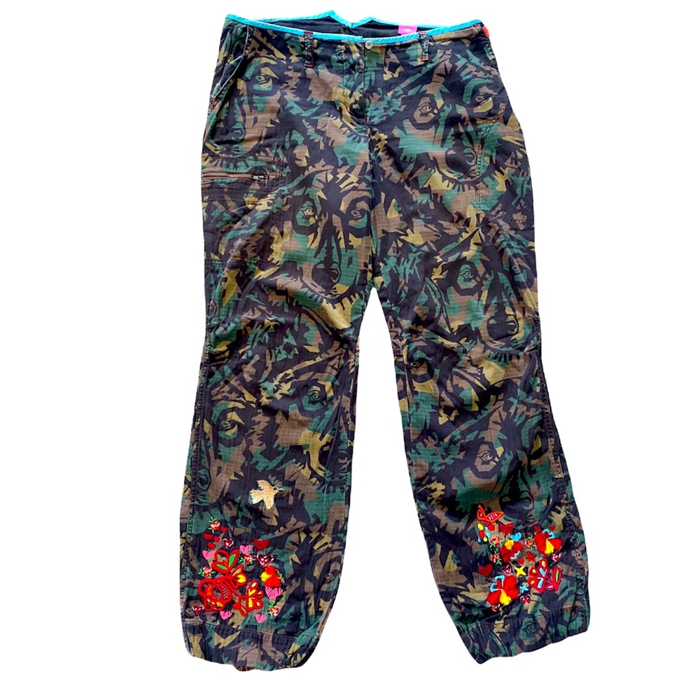 Vintage Oilily EUC XL camouflage wolf print pants.